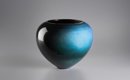 Gefäß, außen kobaltgrün, innen schwarz, D 21 cm, H 17,5 cm