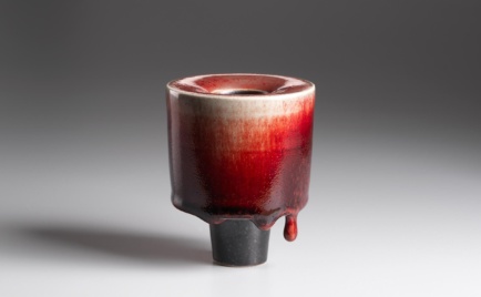 Miniatur, außen ochsenblutrot, innen schwarz, D 8 cm, H 10 cm